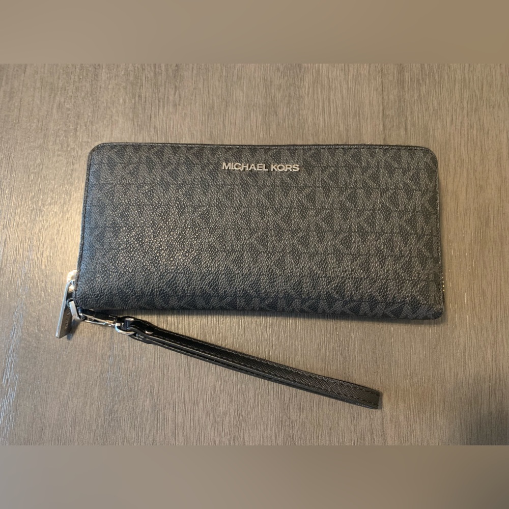 Michael Kors Jet Set Travel Zip Around Travel Wallet & Wristlet
